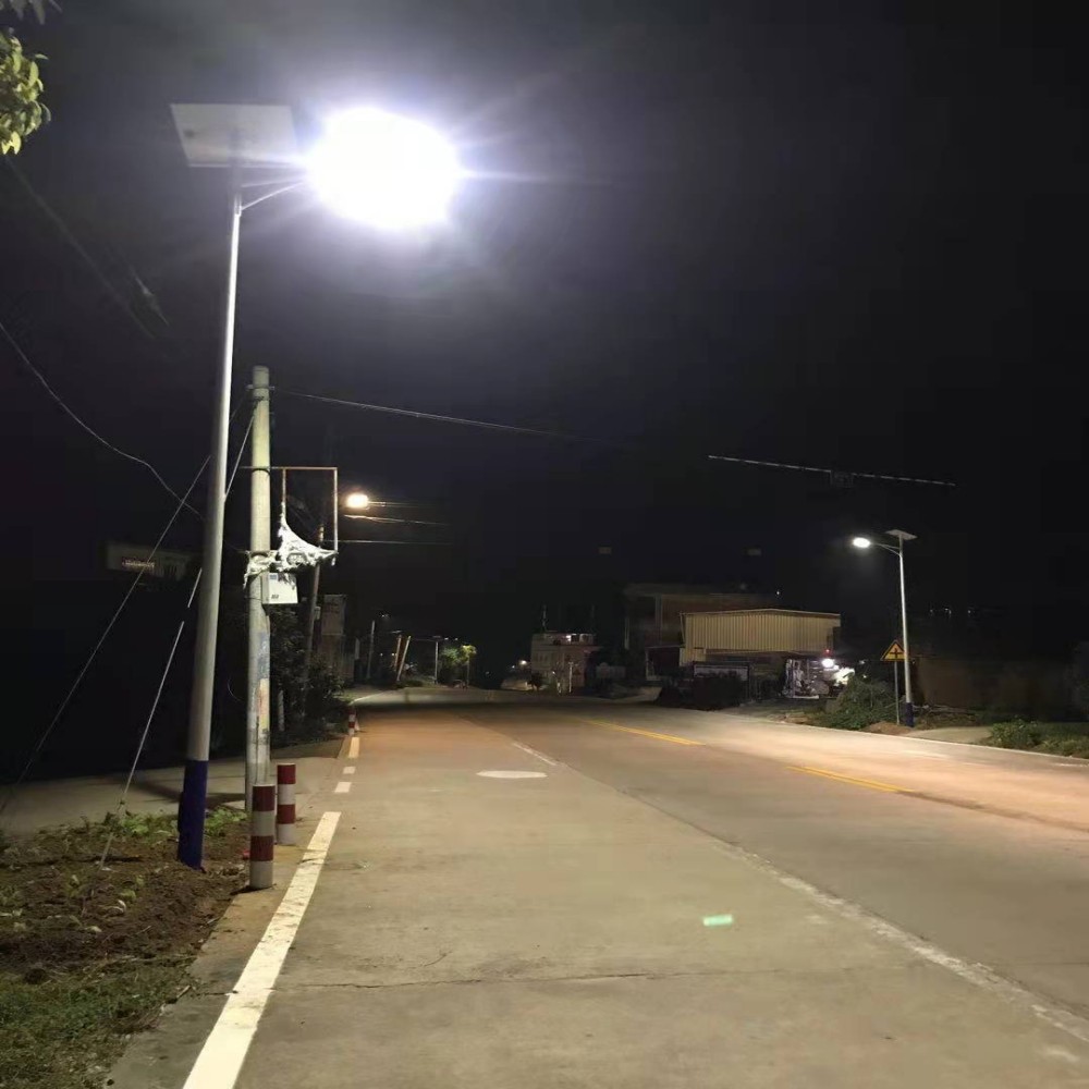 ソーラー街路灯の寿命とメンテナンス